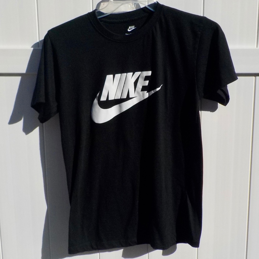"The Nike Tee" Size M, Black and White
